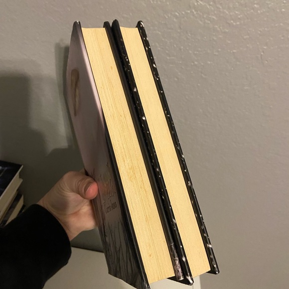 Need & captivate carrie jones hardcovers - Picture 3 of 7